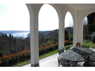 4 bedroom Villa For Sale: Arona, IT