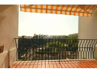 Sunny Duplex Apartment in Carcavelos