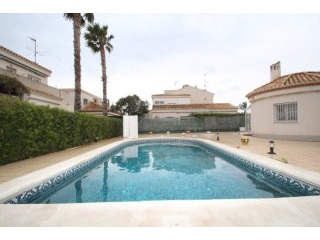 4 Bedrooms - Villa - Alicante - For Sale