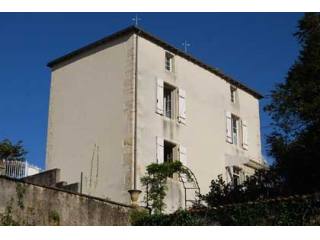 Lovely townhouse with large garden -..
