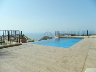 Stunning 3 Bedrooms 2 Bathrooms Villa..