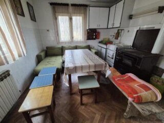 Seosko imanje sa kućom trokatnicom i 25.194m² zemljišta!