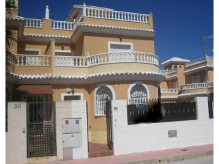 3 Bedrooms - Villa - Alicante - For Sale