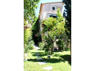 Town House With Garden Only A Few Steps..