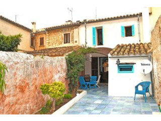 Renovated townhouse with beautiful..