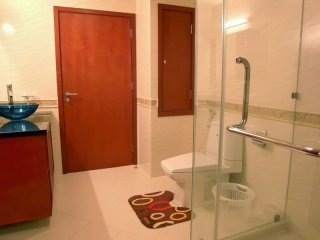 City Garden: chic 1-bedroom condo at..