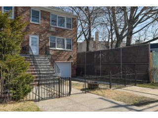 5 bedroom Flat For Sale: 1154 Crosby..