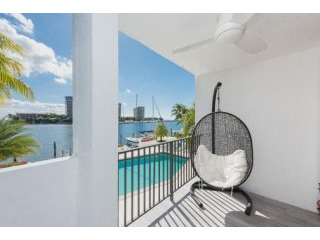 2 bedroom Flat For Sale: 1600 S..