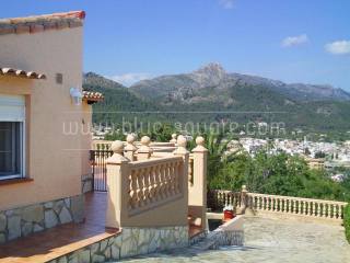 Very high standard three bed villa with..