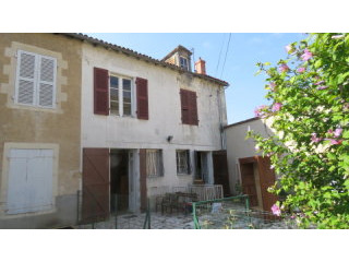 Superb 18c house in centre of..