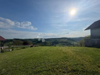 Pogled koji osvaja – zemljište s panoramom Čeva i Ivanščice
