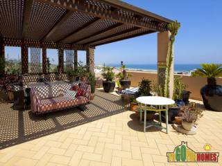 Magnificent penthouse over-looking the..