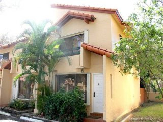 2 bedroom Town House For Sale: 7873 SW..