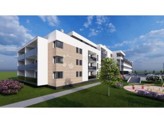 Prostran 4-sobni stan 98,7 m² s balkonom (11 m²)