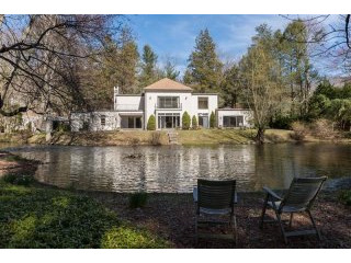 4 bedroom House For Sale: 300..