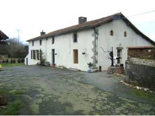Attractive Farmhouse Style Property