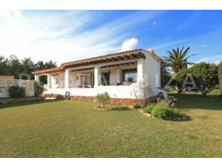 Attractive, very well maintained house..