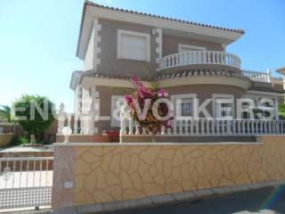 BEAUTIFUL VILLA IN NICE RESIDENTIAL
