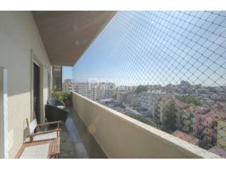 Lovely 5 Bedroom Apartment With a Great..