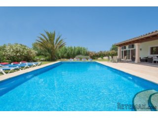 This is a bungalow-style 5-bedroom villa and is a in a..