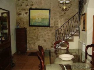 Beautiful large house with semi-independent study. 300m2..
