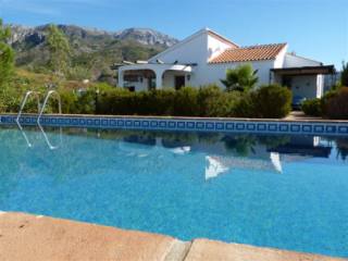 Villa for Sale in Canillas De Aceituno..
