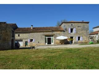Maison en pierre avec grange