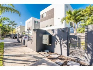3 bedroom Town House For Sale: 7520 SW..