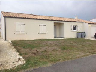 Recent single storey house with 4..