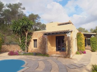 Very well-kept and high quality villa..