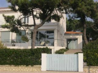 4 bedroom villa with sea views in Royan