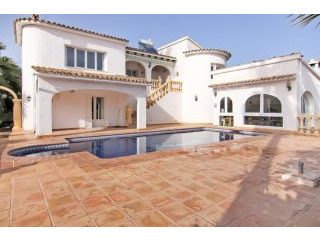 Superb 5 bedroom 5 bathroom villa with..