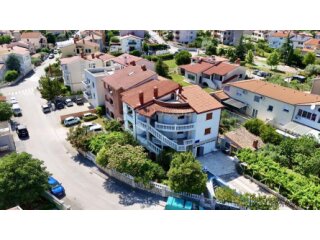SAMO KOD NAS!! PULA,apartmanska kuća blizu centra sa ljetnom