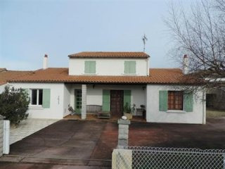 4 Bedrooms - House - Poitou-Charentes..