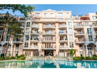 Resale of a large studio in a Luxury..