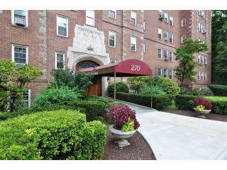 2 bedroom Commercial Property For Sale:..