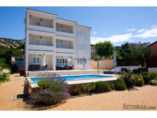 Rab, Banjol - kuća sa 6 apartmana i bazenom, okućnica 865m2