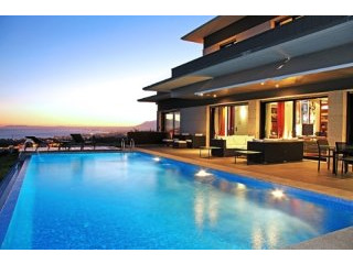 Villa for sale in Los Monteros Alto..