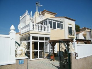 3 Bedrooms - Villa - Alicante - For Sale