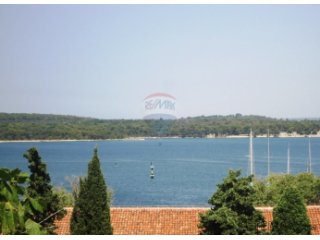 UMJETNIČKI OBNOVLJENA STAROGRADNJA S POGLEDOM NA ZALJEV