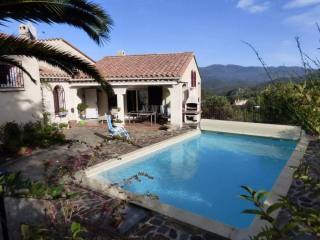Well Presented Semi-Detached Villa With..