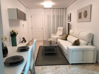 2 Bedroom 1 Bathroom Apartment In La..