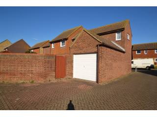 2 bedroom house in Minster On Sea..