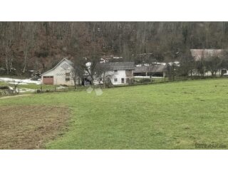 SEOSKO IMANJE SA ŠUMOM I ORANICAMA BUŽIN