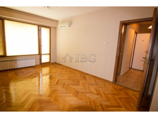 Top Location! Renovated 1-bedroom..