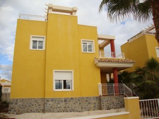 3 Bedrooms - Villa - Alicante - For Sale