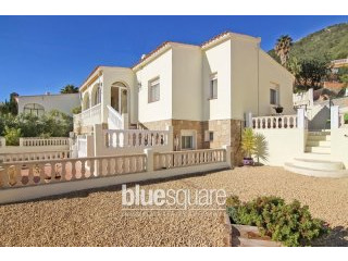 Lovely well-kept 4-bedroom villa with..
