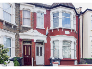 Single with double bed near Turnpike..