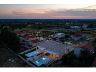 POLJICA BRIG - VILLA S BAZENOM, NOVOGRADNJA