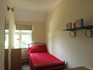 Single with single bed near Chiswick..